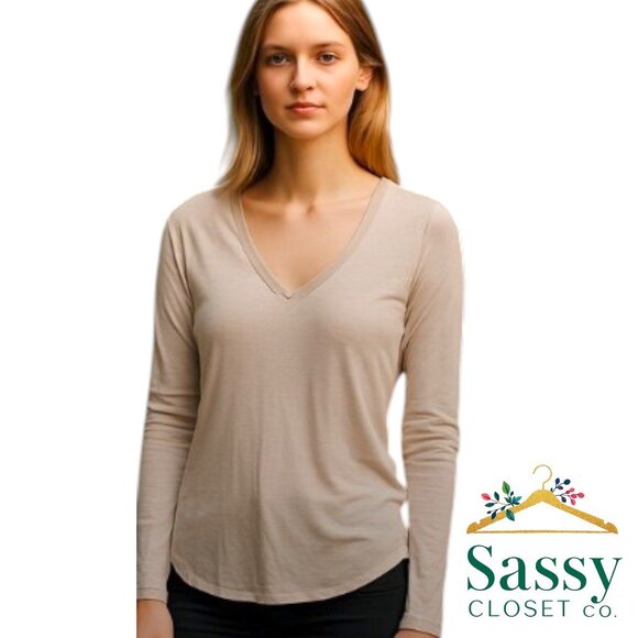 WHITE HOUSE BLACK MARKET – Soft Pink V-Neck Top, Sz M, Excellent - Picture 1 of 8